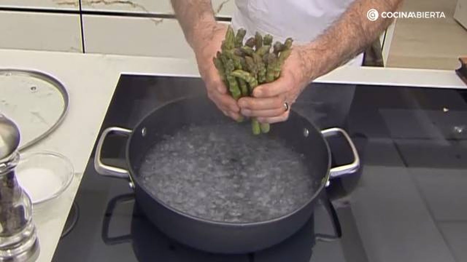 KARL7120 Esparragos verdes tempura salsa brava escaldar KARL7120 Esparragos verdes tempura salsa brava escaldar