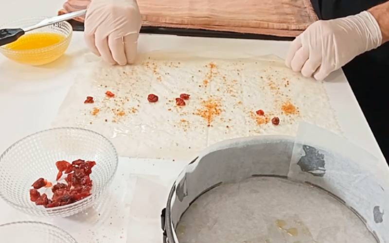 tarta flor con flan de turron y arandanos receta paso1