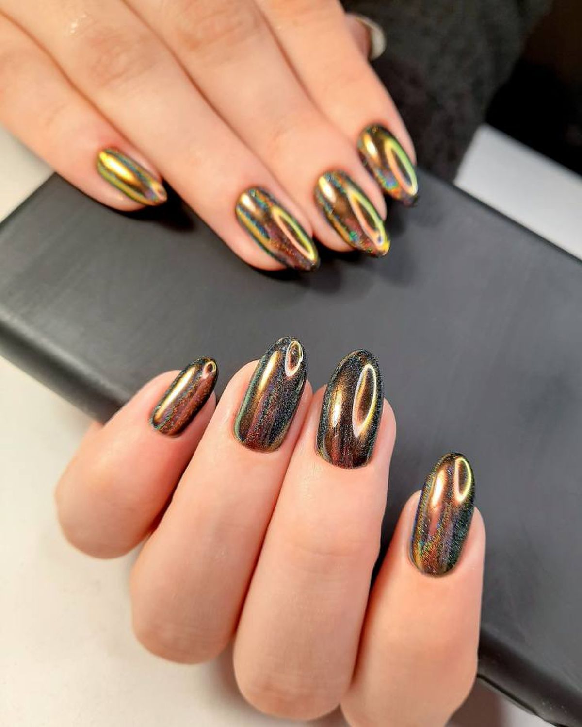 unas de colores metalizados