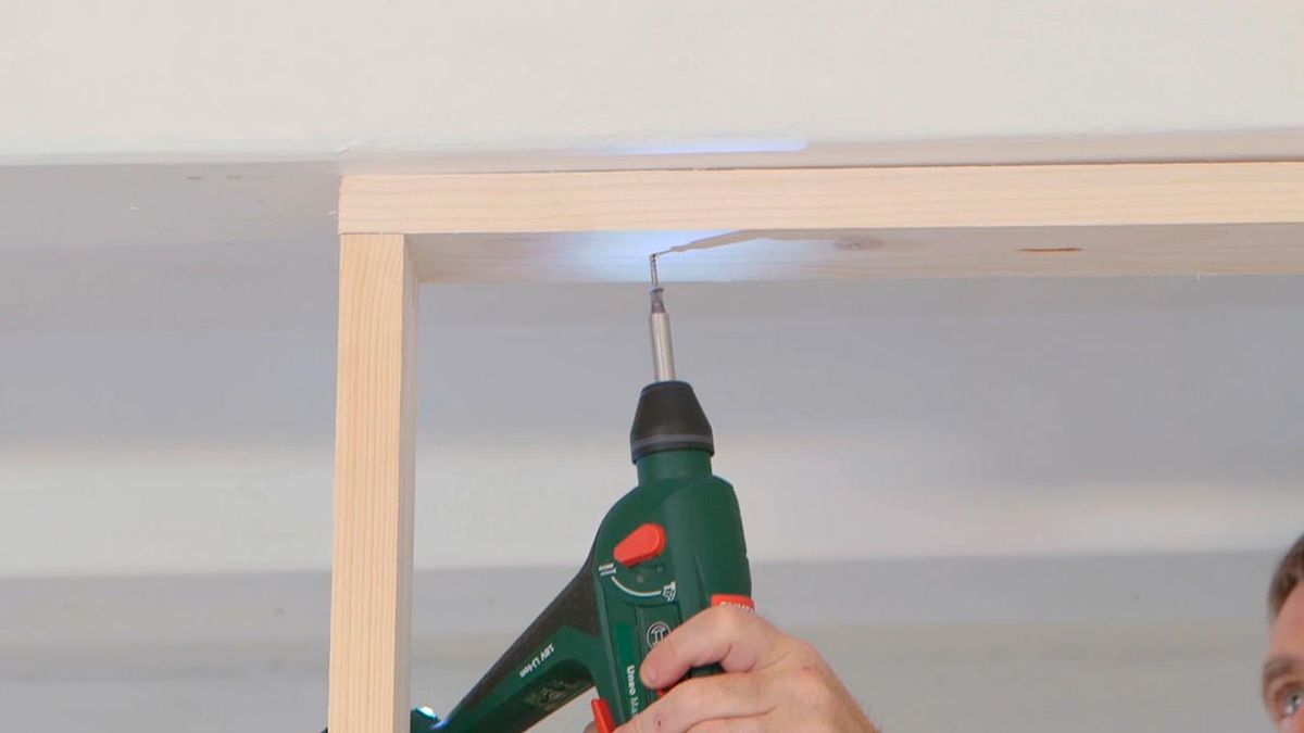 Cómo colocar un tabique de madera paso 4