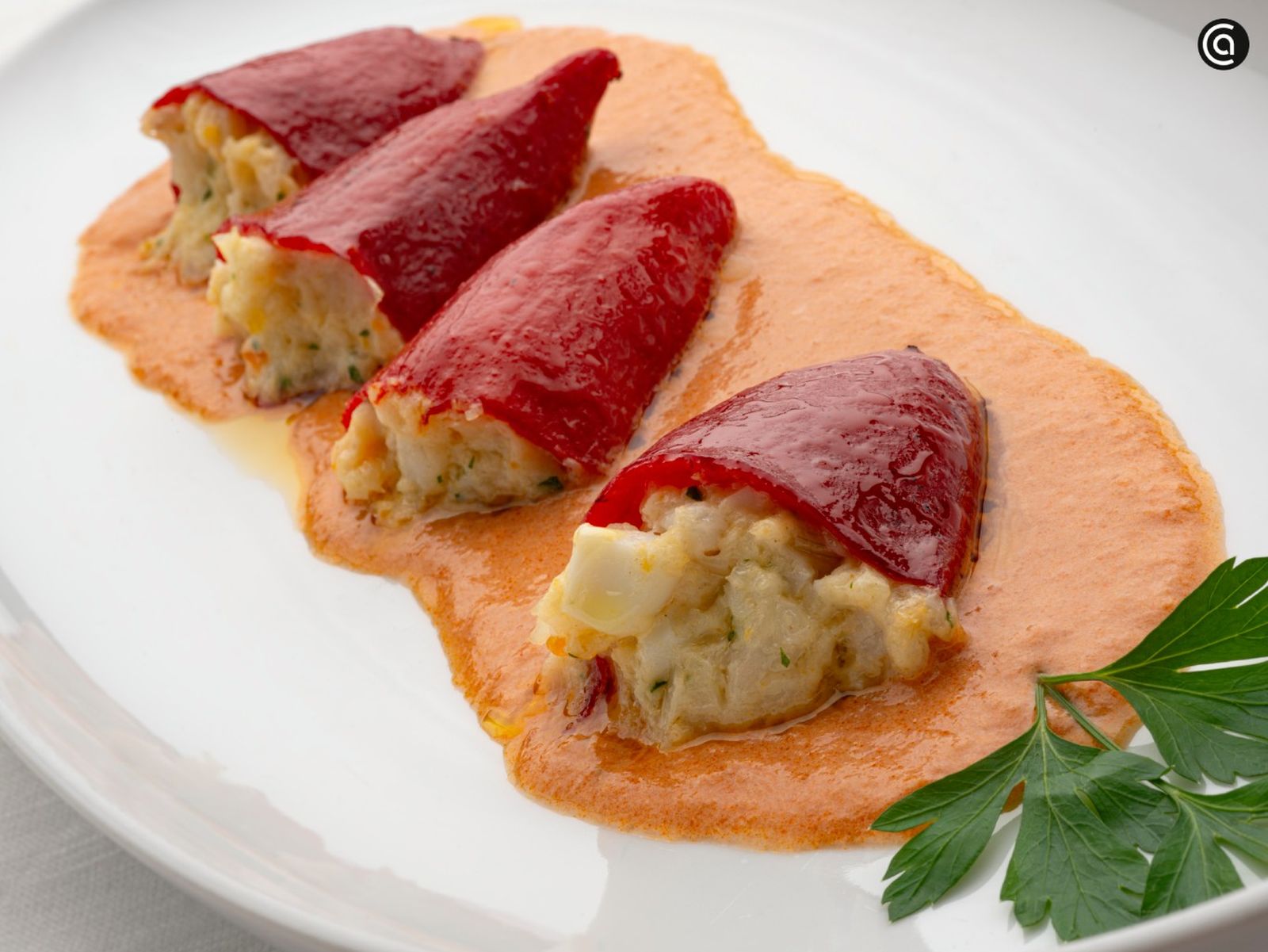 Pimientos rellenos de merluza y huevo, el plato de fiesta de Karlos Arguiñano