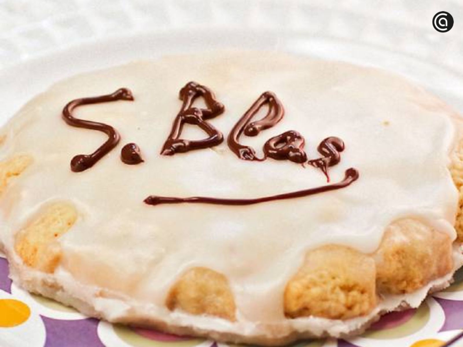 Torta de San Blas, el dulce tradicional que se elabora cada 3 de febrero en honor al santo, con glasa blanca y un sutil aroma a anís.