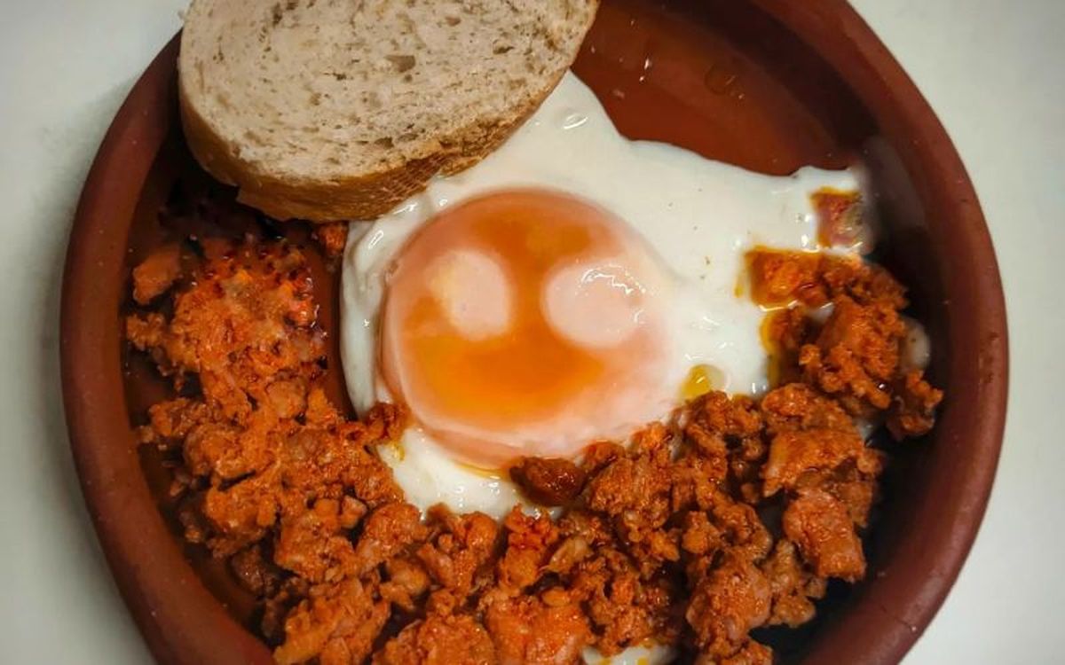 El huevo con picadillo es la tapa estrella de la Misericordia