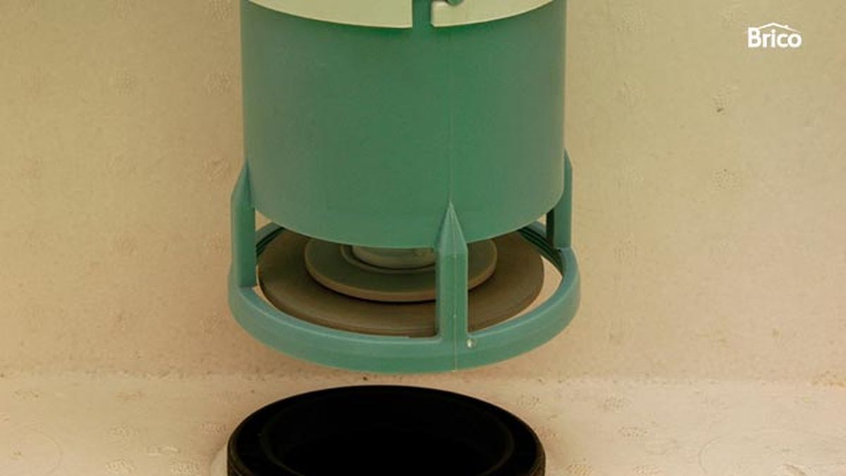 Arreglar una fuga en la cisterna paso 5