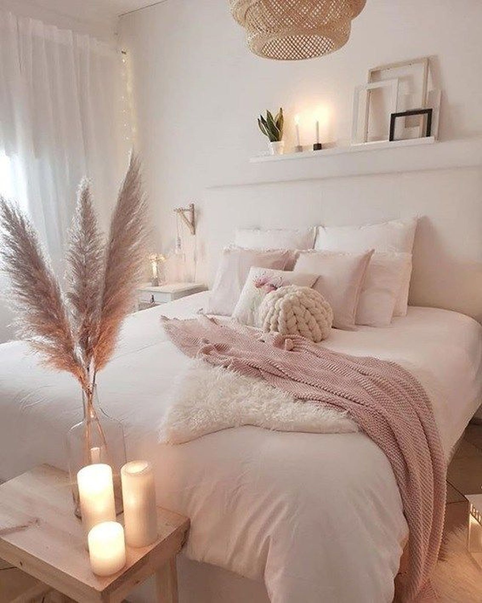 cama con cojines un cojin redondo 2