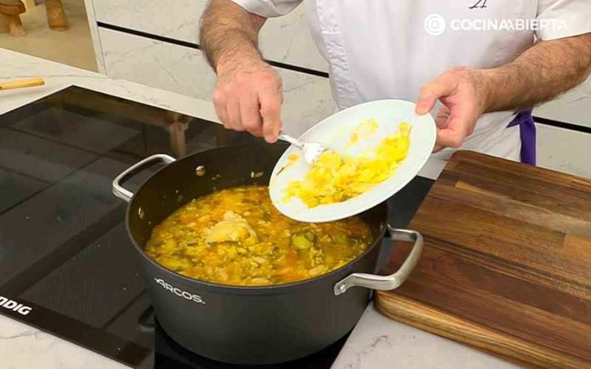 Espesa el guiso con patatas trituradas