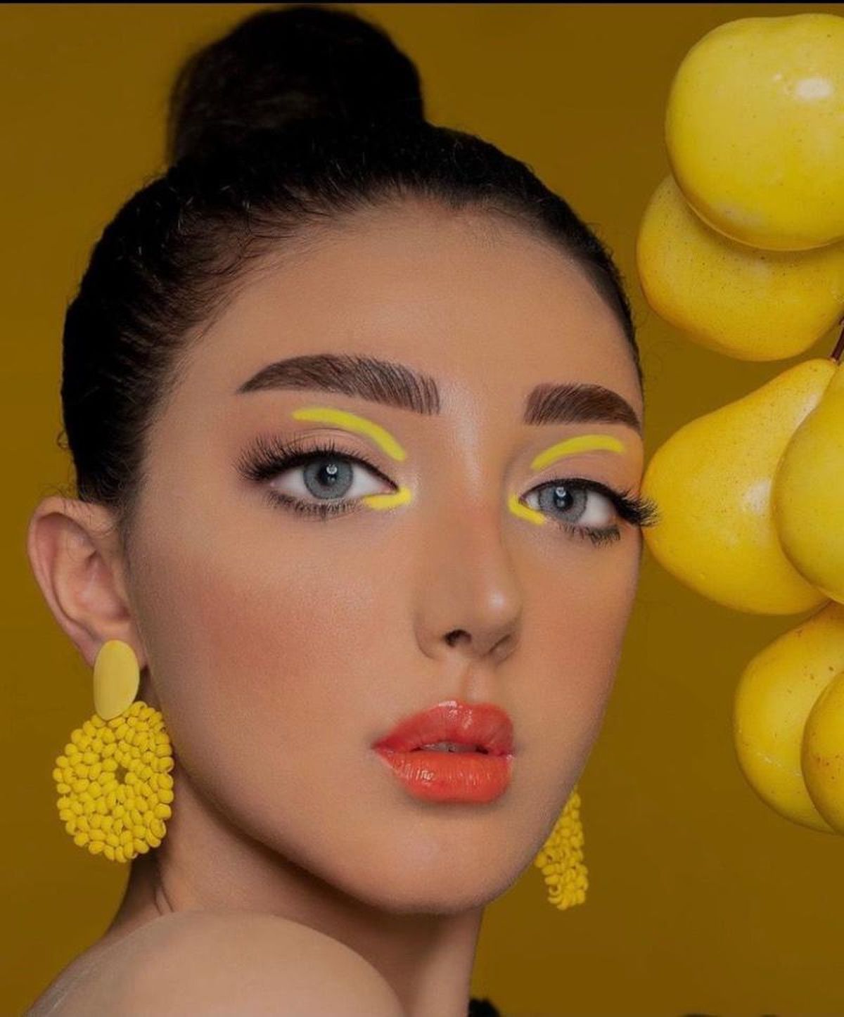 Los pendientes pueden potenciar el maquillaje de tus ojos