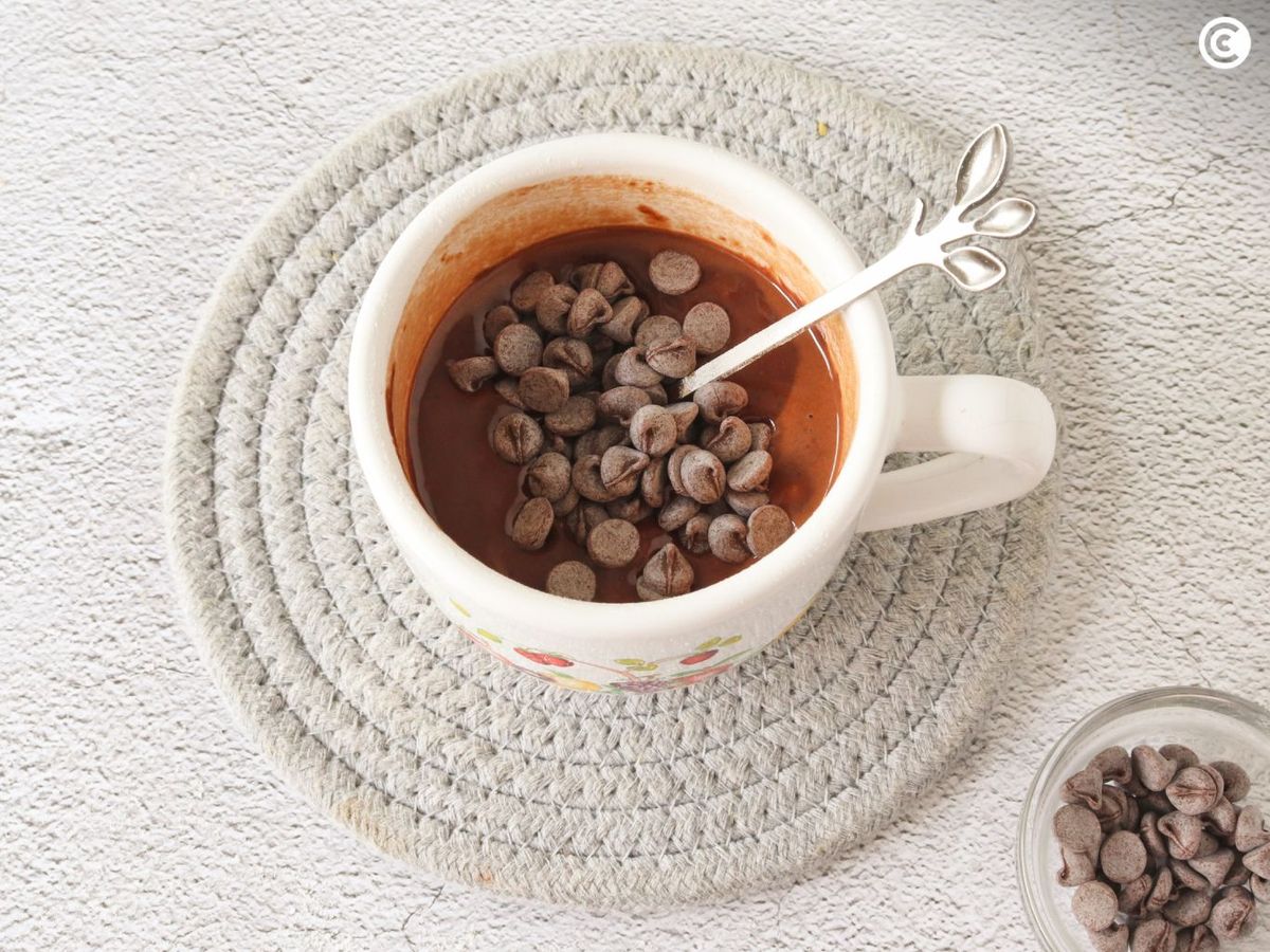 Masa para el brownie a la taza con pepitas de chocolate