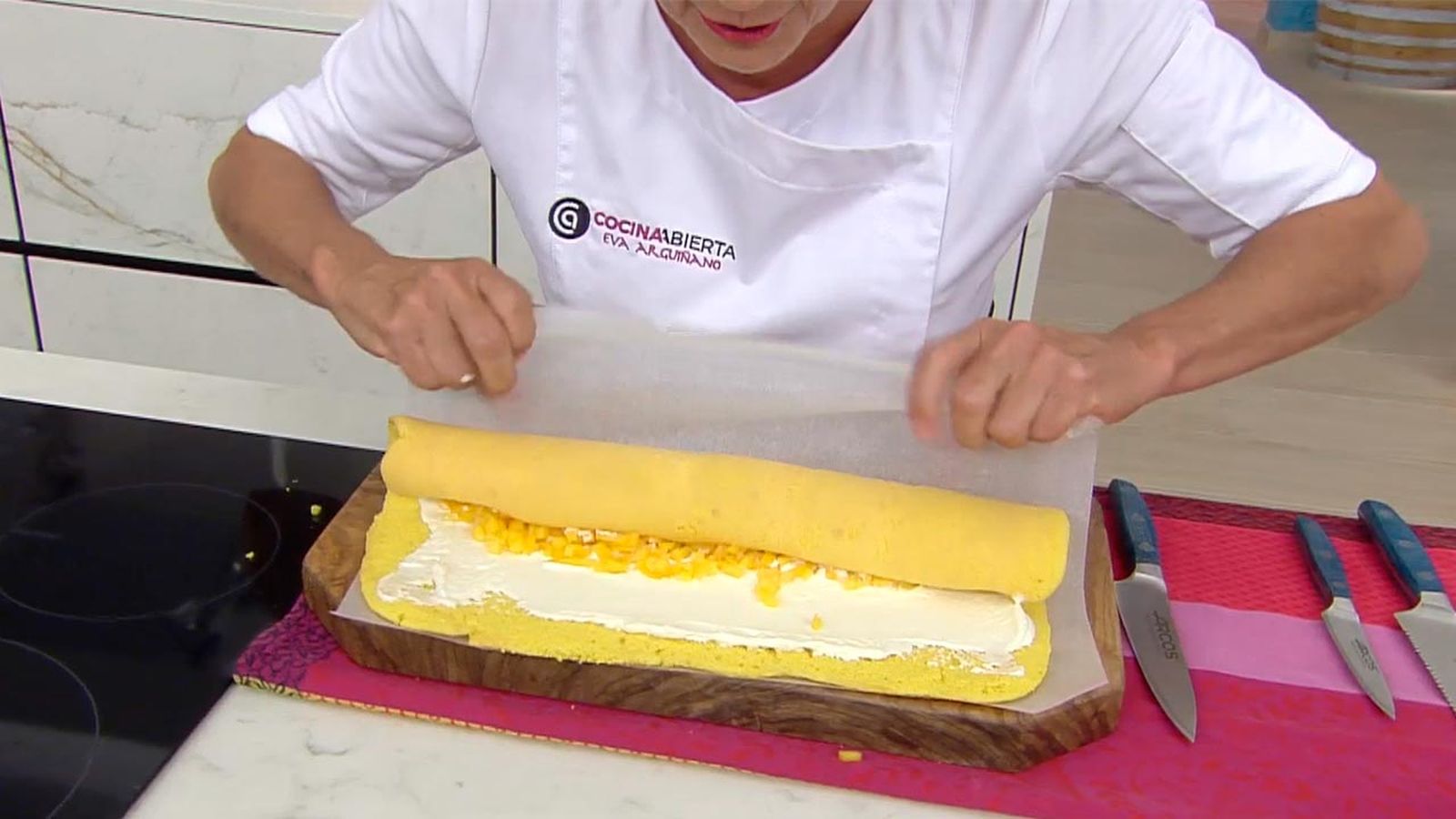 KARL66030320 receta brazo gitano con melocoton de eva arguinano paso4 KARL66030320 receta brazo gitano con melocoton de eva arguinano paso4