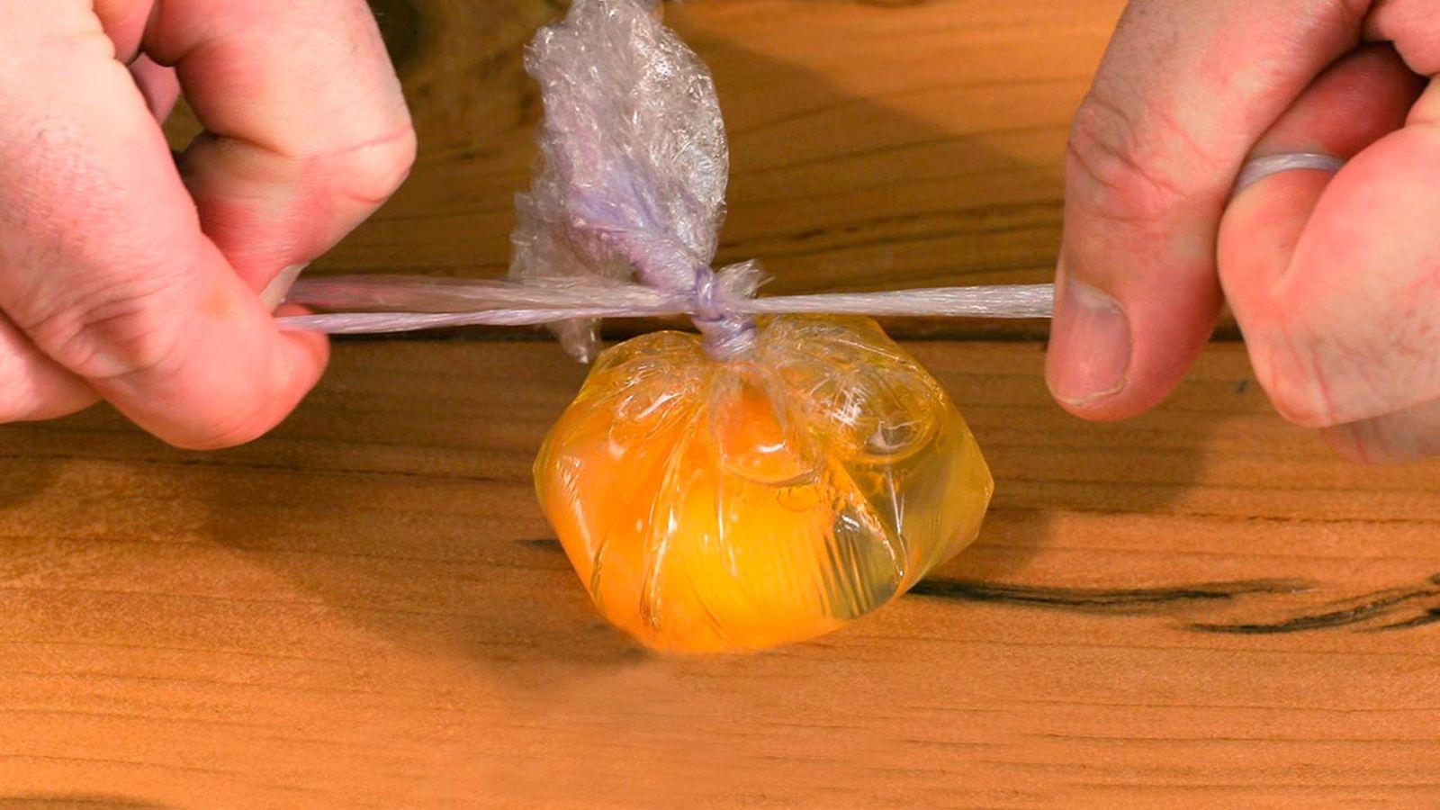 Tiempos de cocción para cada tipo de huevo cocido huevos escalfados con papel film Tiempos de cocción para cada tipo de huevo cocido huevos escalfados con papel film