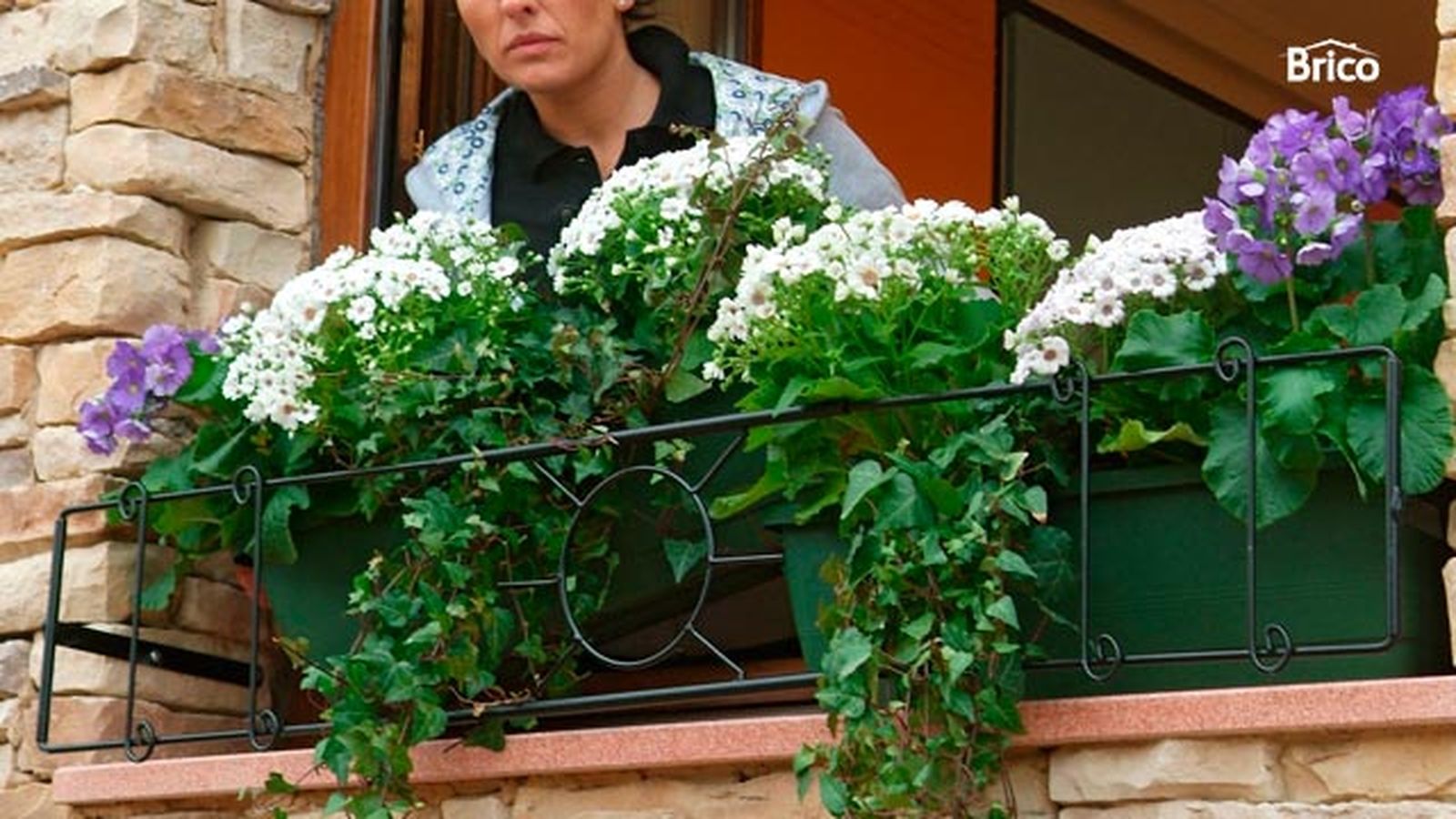 Sujeción para jardineras en ventana paso 8 Sujeción para jardineras en ventana paso 8