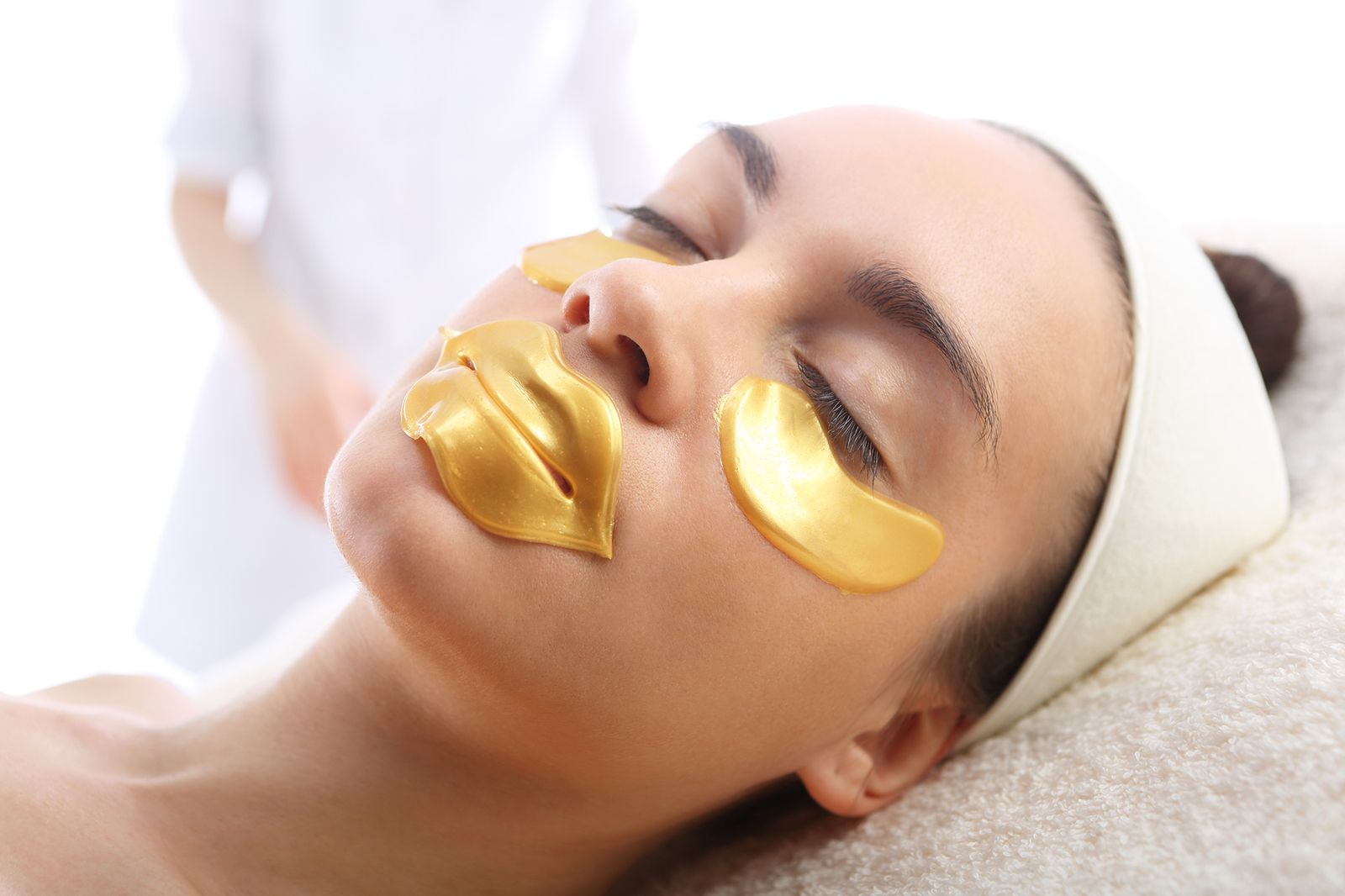 mascarilla facial oro labios ojos