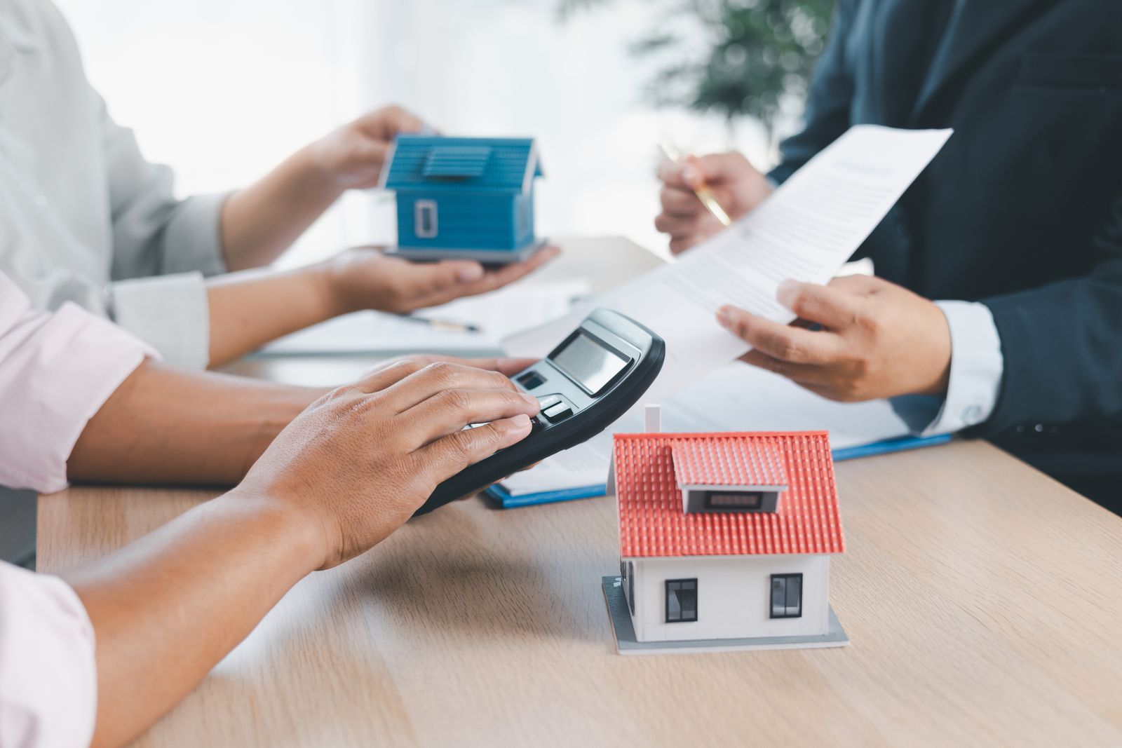 Antes de dejar de pagar la hipoteca es preferible negociar con el banco