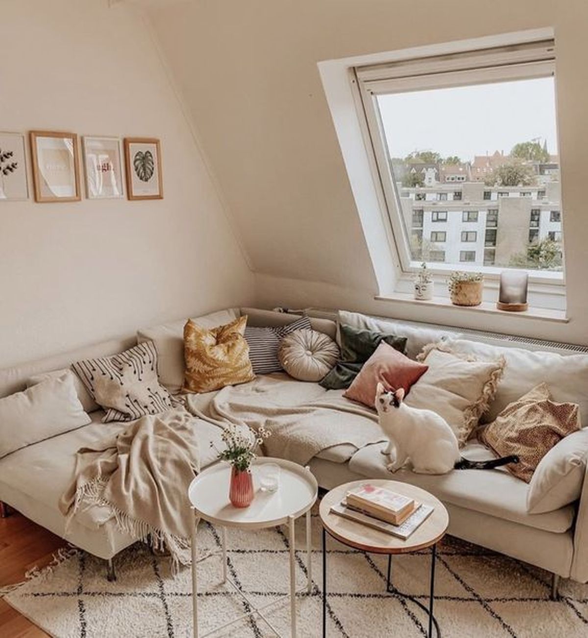 salon pequeno abuhardillado 4