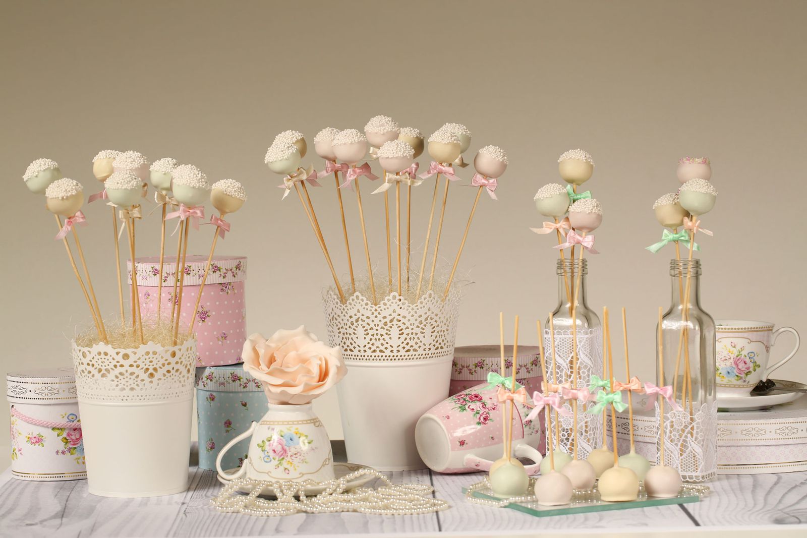 Decorar una mesa de postres para boda detalle 04 Decorar una mesa de postres para boda detalle 04