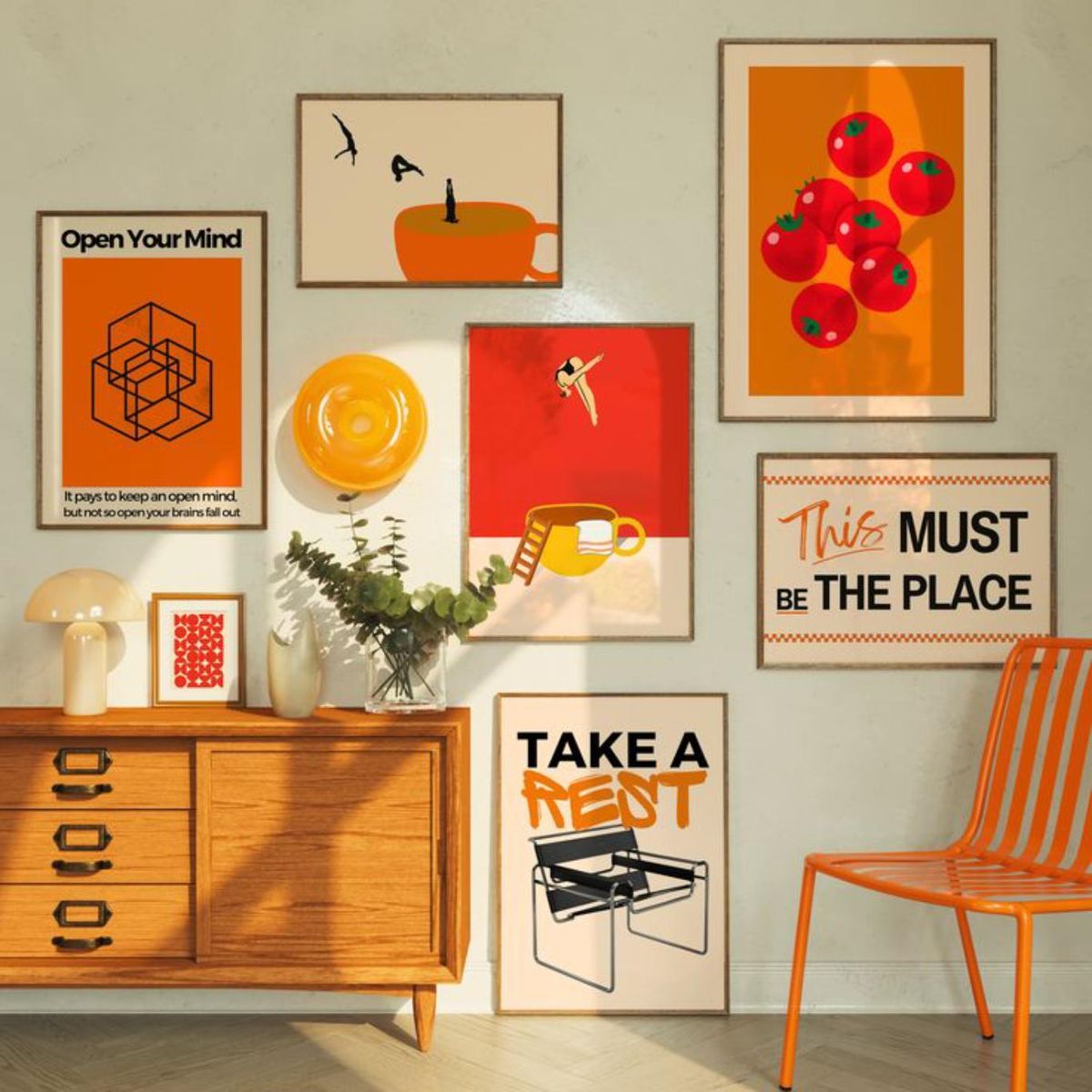 Las ilustraciones combinadas por colores llamativos aportan un toque moderno a las estancias.