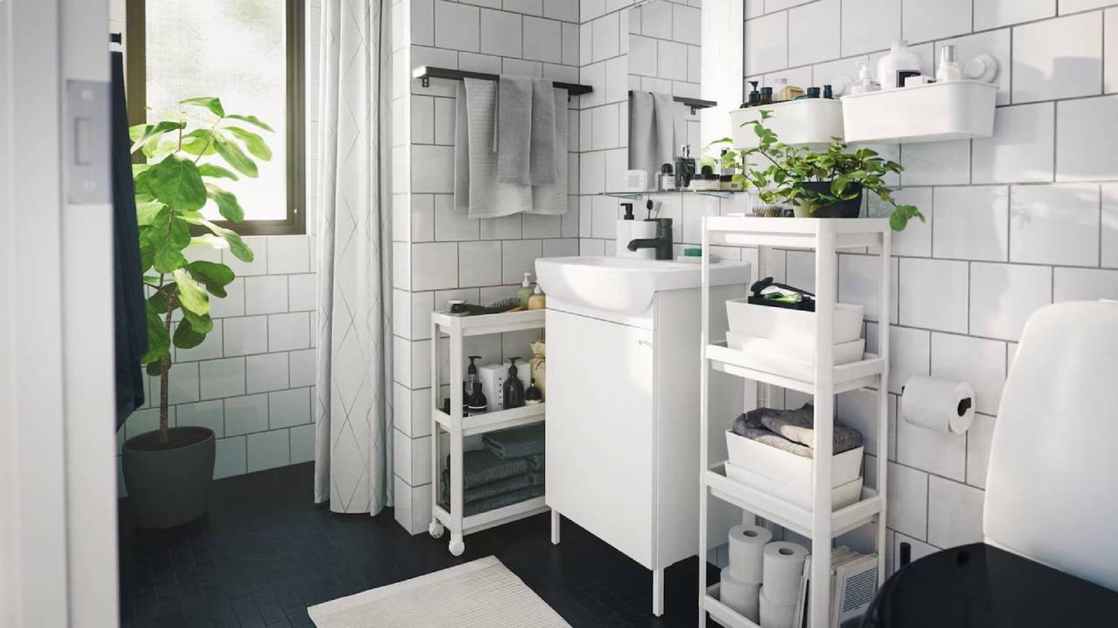 Cuarto de baño ordenado y moderno de IKEA.