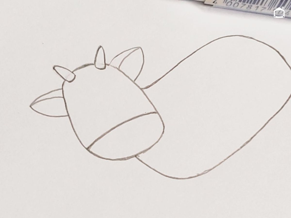 Paso tres para dibujar una vaca en estilo infantil.