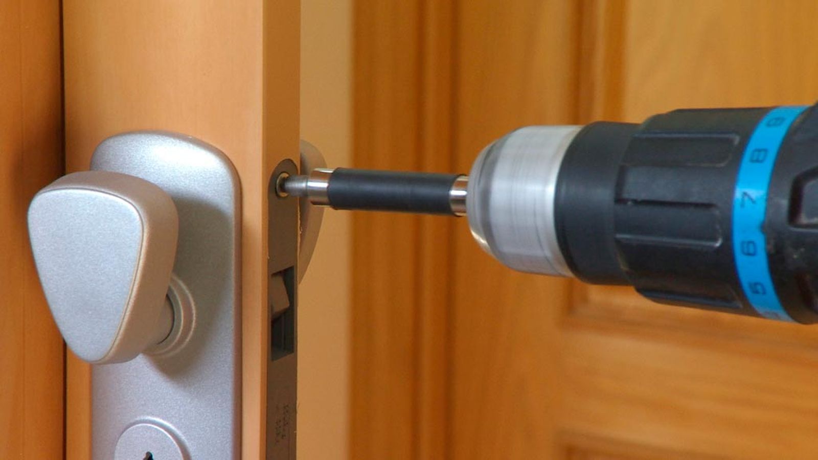 Cómo instalar una puerta plegable paso 9 Cómo instalar una puerta plegable paso 9