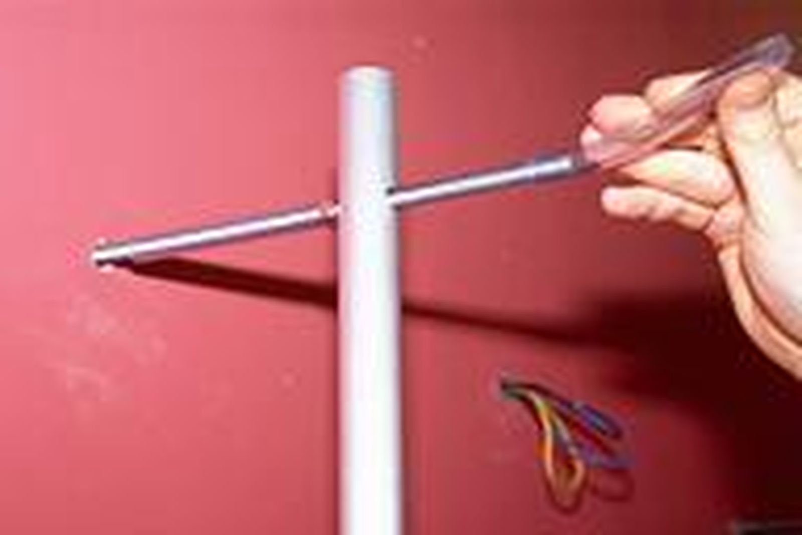 Cómo hacer una estantería de madera y metal paso 9