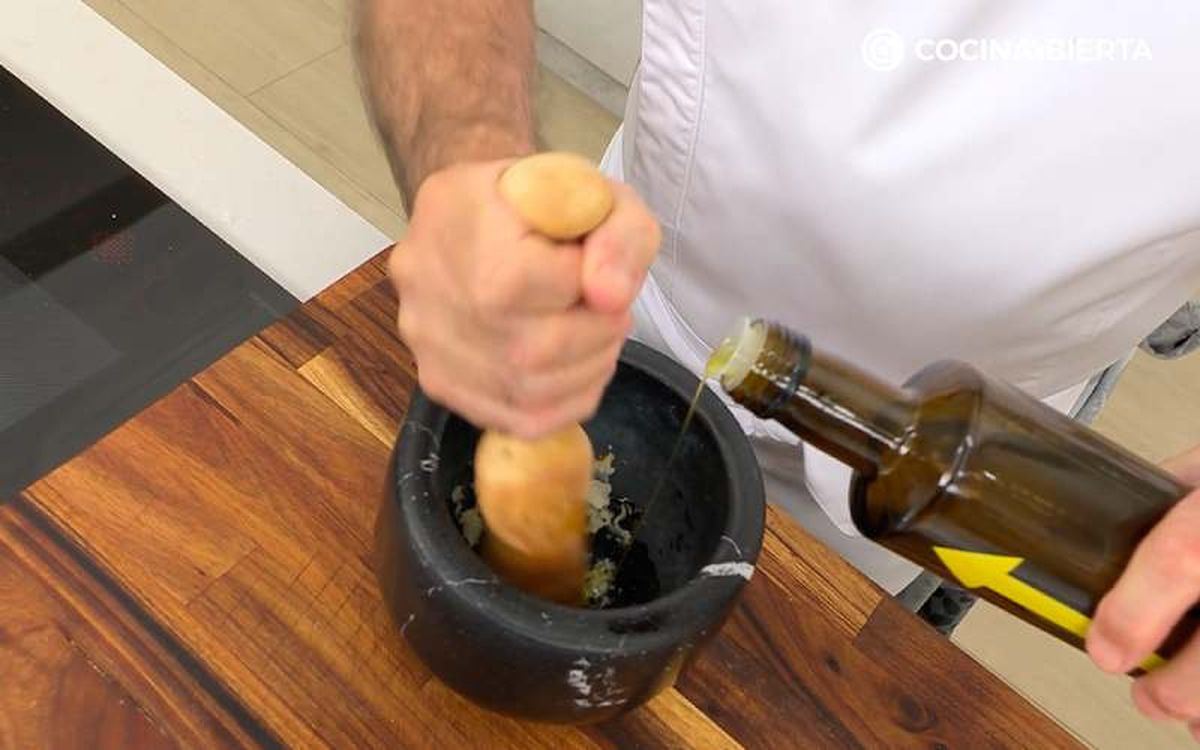 Incorpora el aceite de oliva