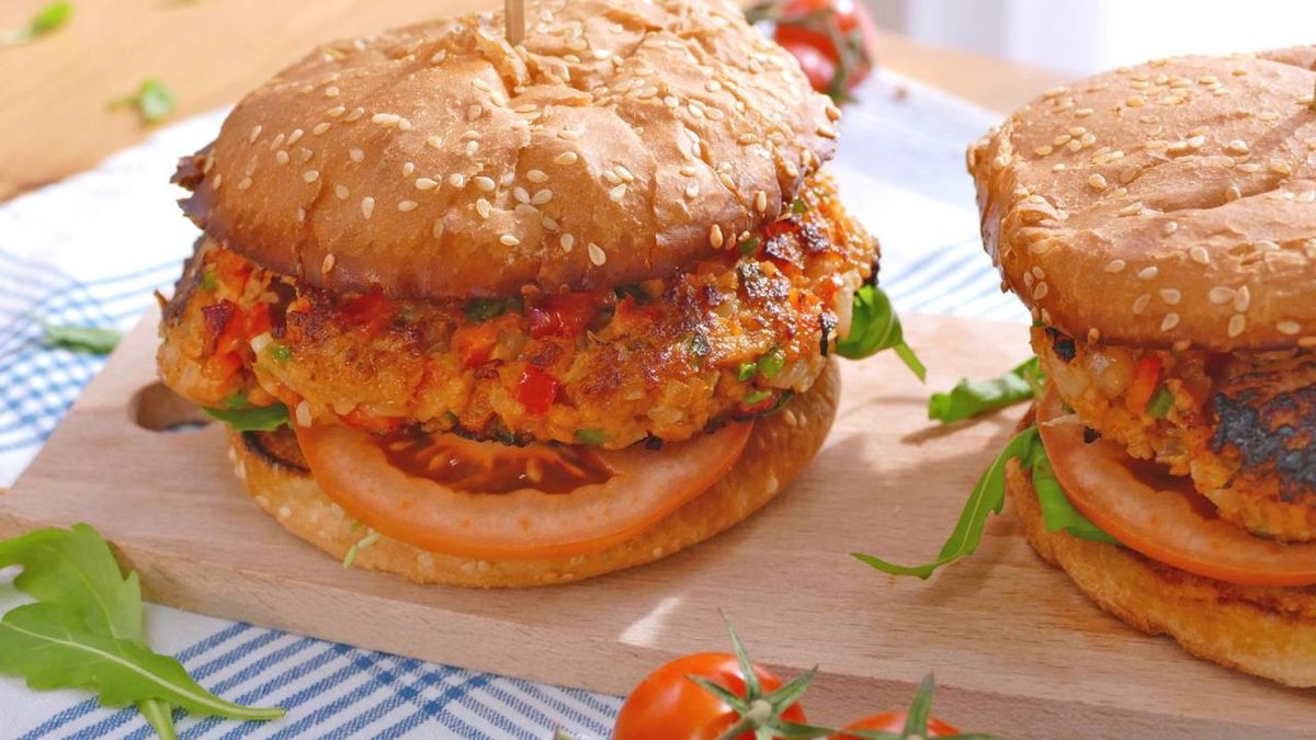 Hamburguesa de soja texturizada y verduras