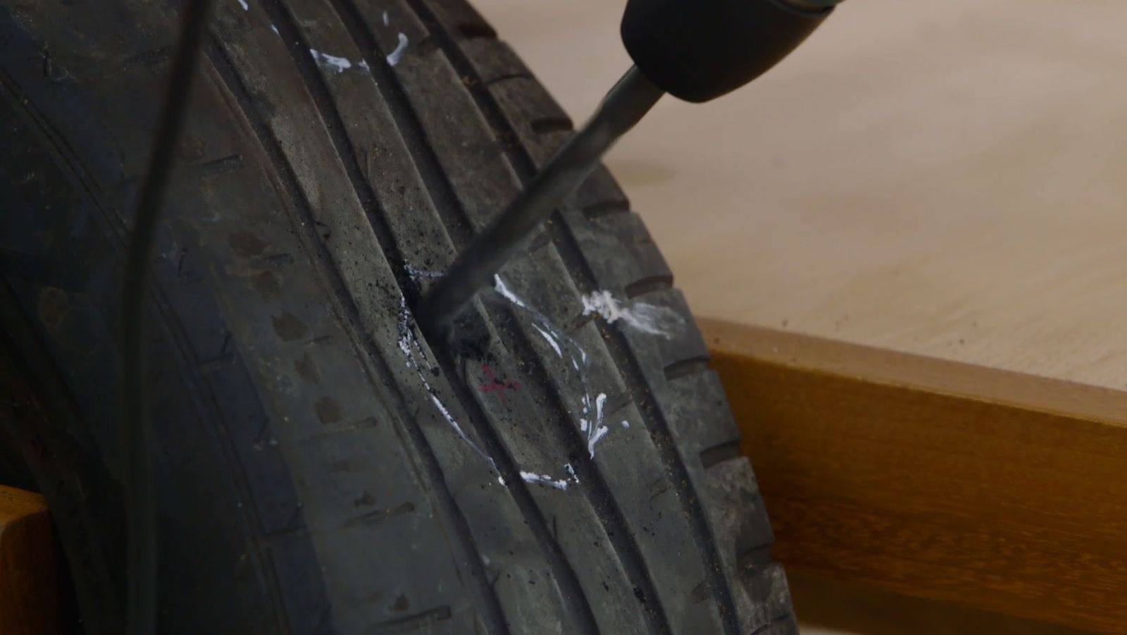 Cómo hacer un paragüero con un neumático paso 2 Cómo hacer un paragüero con un neumático paso 2