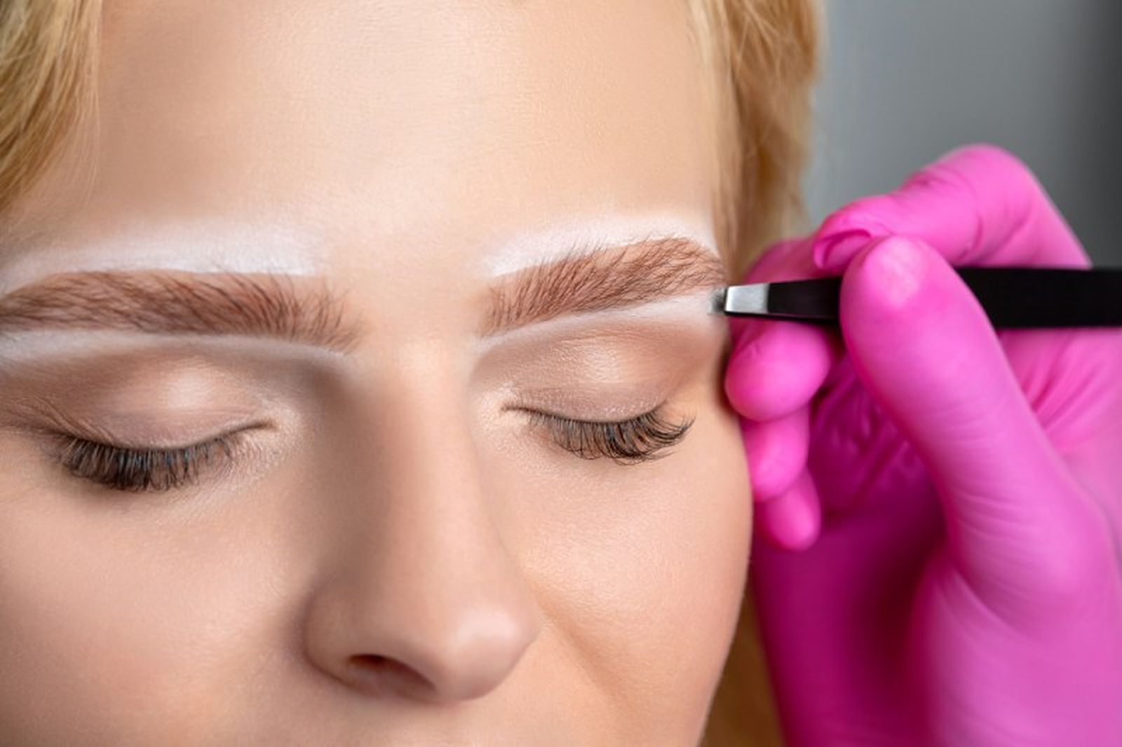 No olvides respetar la forma natural de tus cejas No olvides respetar la forma natural de tus cejas