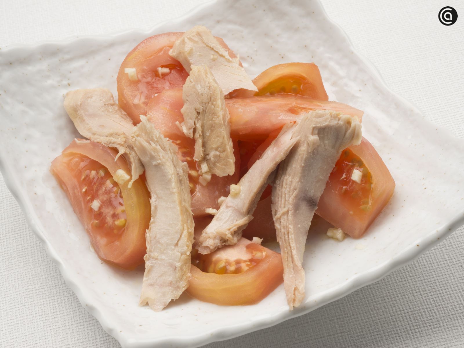 Ensalada de ventresca y tomate, una receta fácil de Karlos Arguiñano
