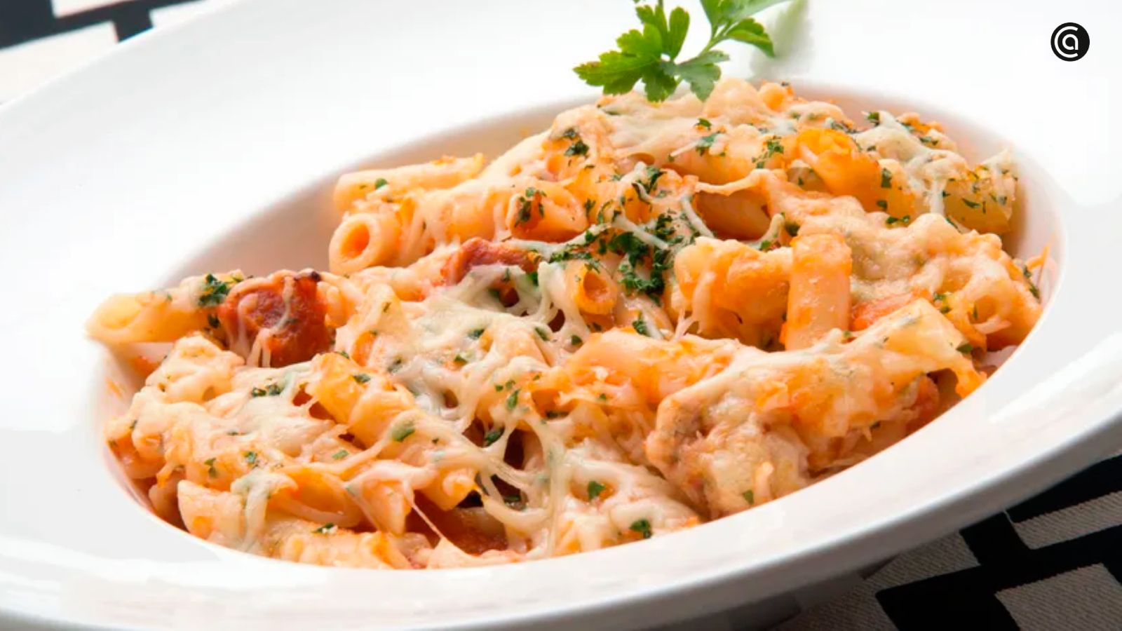 Macarrones con salsa de tomate y chorizo, receta de Karlos Arguiñano