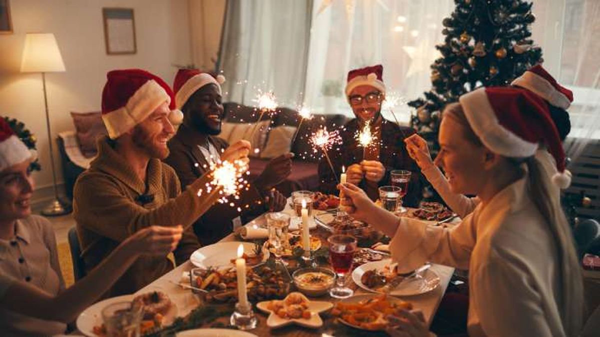 El menú y las bebidas son elementos esenciales en una fiesta de Navidad