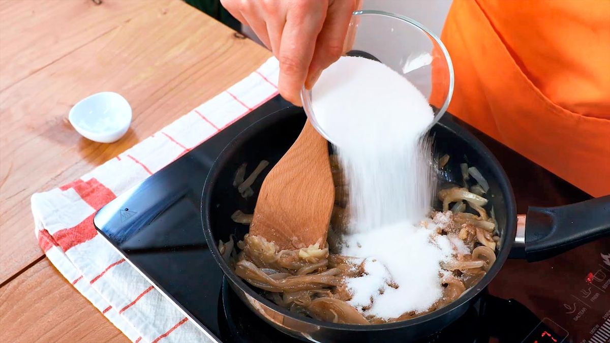 Cómo hacer cebolla caramelizada  paso 4