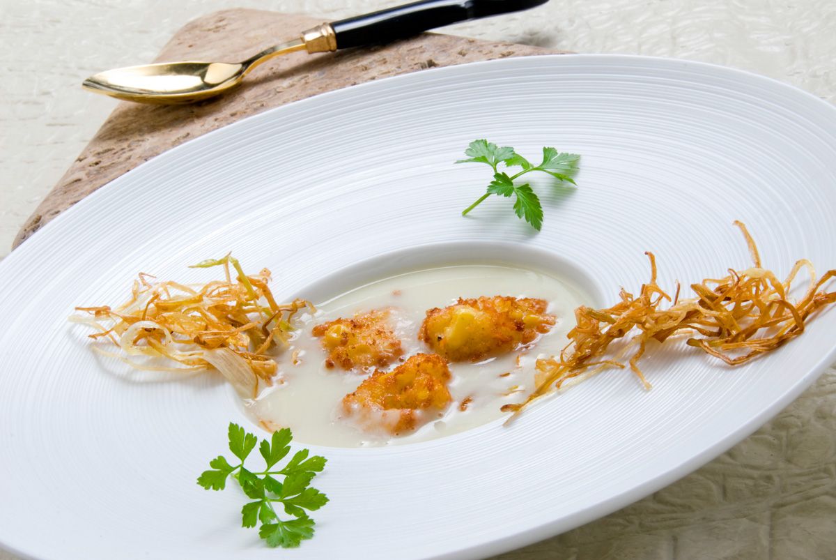 264 Crema de puerros con buñuelos de maíz (4879)