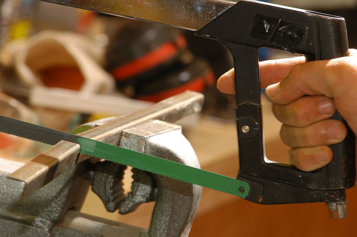 Diferentes herramientas para cortar metal paso 4