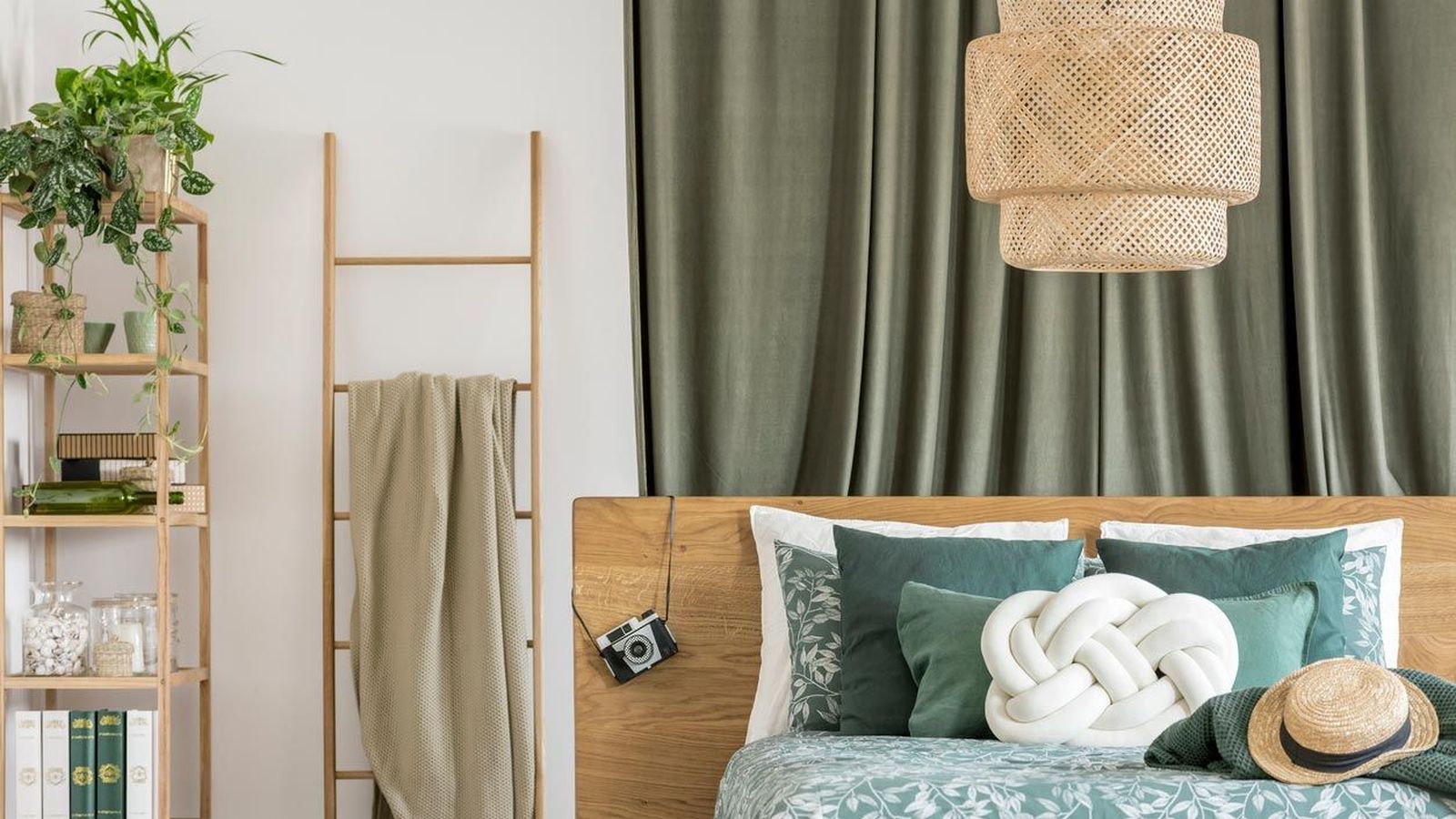 dormitorio verde caqui muebles madera mantas colchas cojines cortinas dormitorio verde caqui muebles madera mantas colchas cojines cortinas