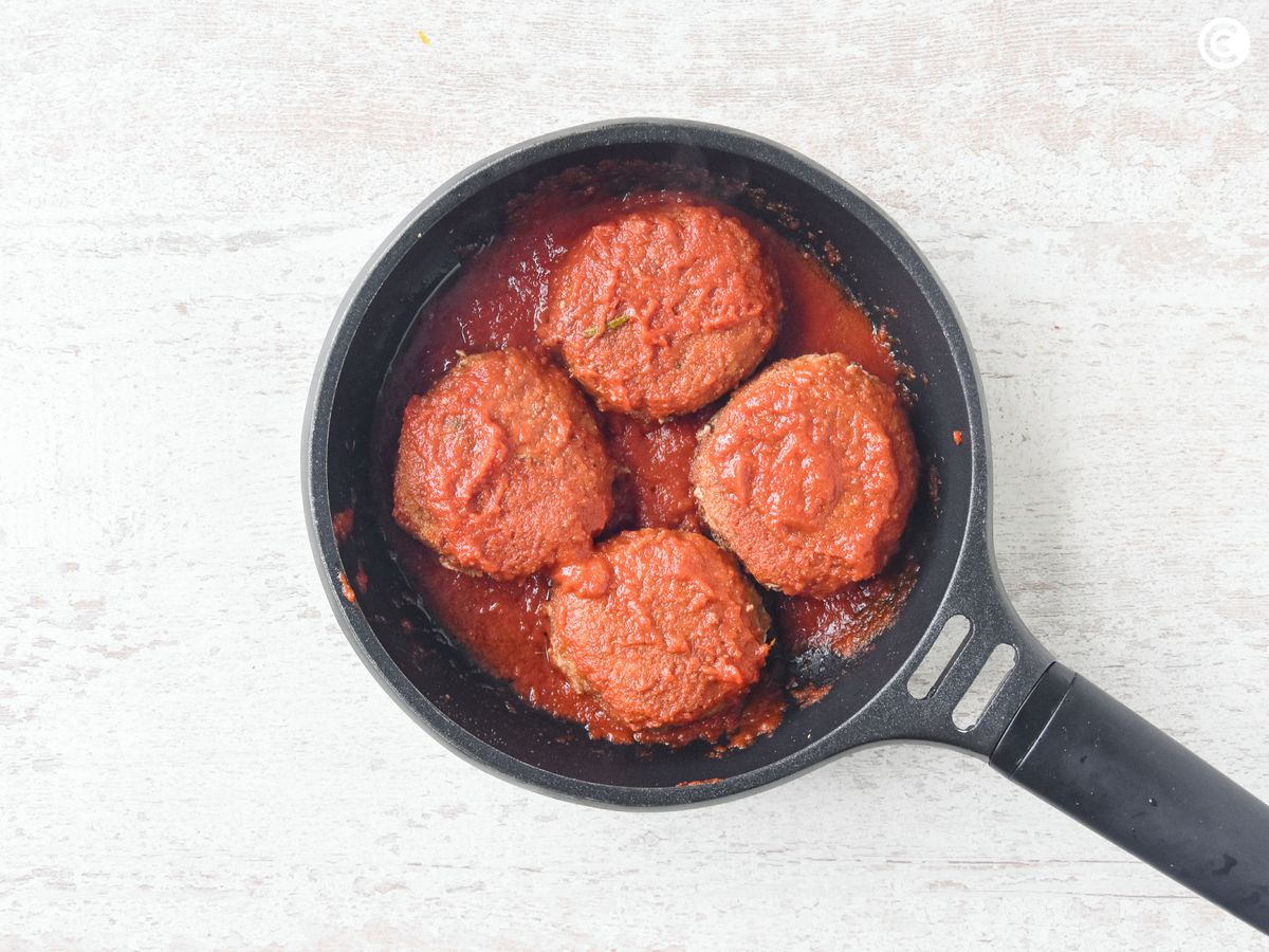 Incorpora el tomate y termina de cocinarlos