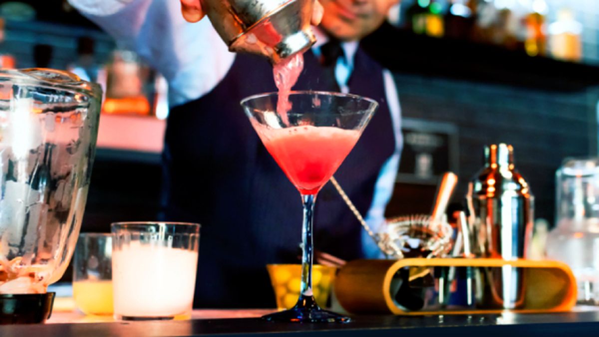 cosmopolitan cocktail coctelera