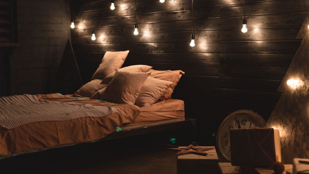 Las bombillas inteligentes permiten sumergir el dormitorio en diferentes tonalidades