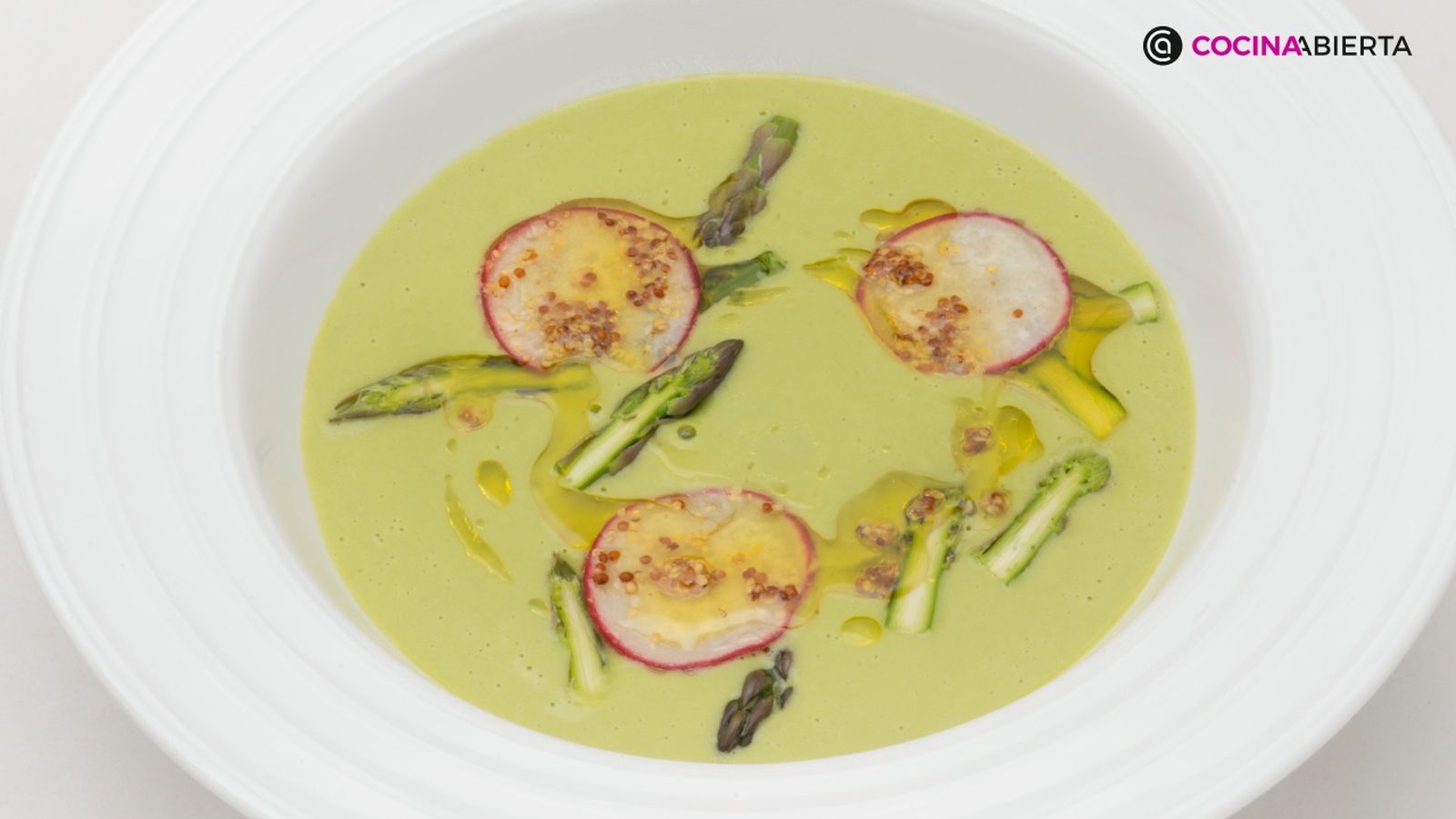 Salmorejo de espárragos verdes, una receta diferente y nutritiva