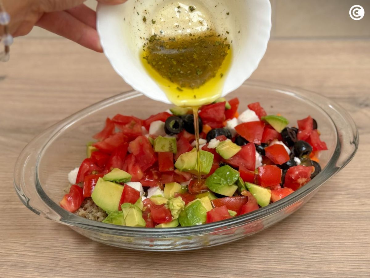 Preparar la ensalada de quinoa y aguacate