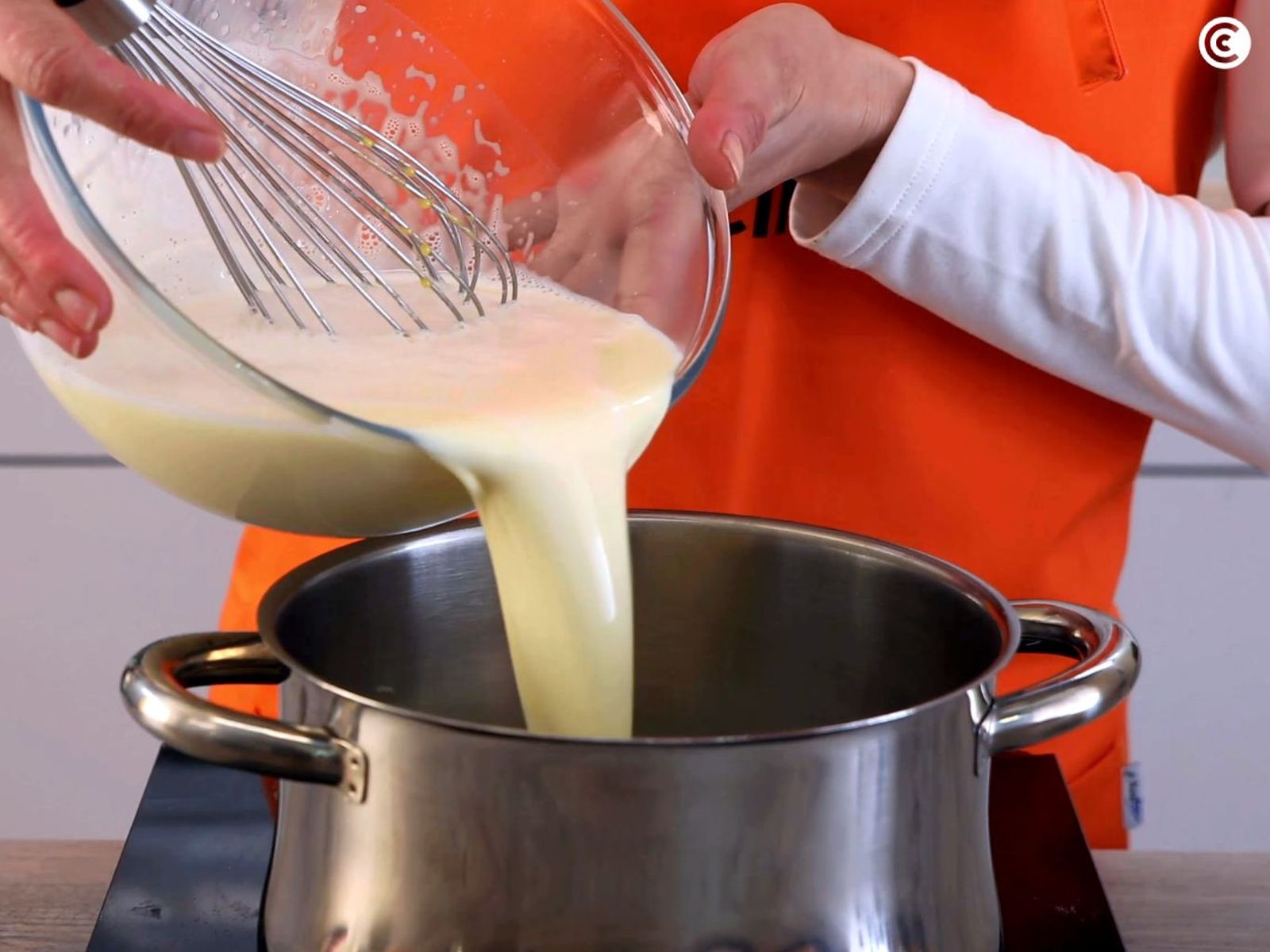Cocer la masa para la leche frita Cocer la masa para la leche frita