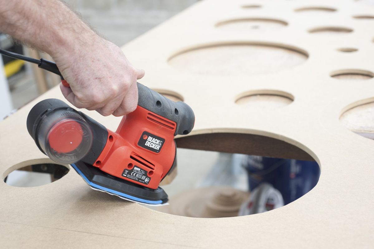 Cómo hacer un círculo en un tablero de madera paso 4