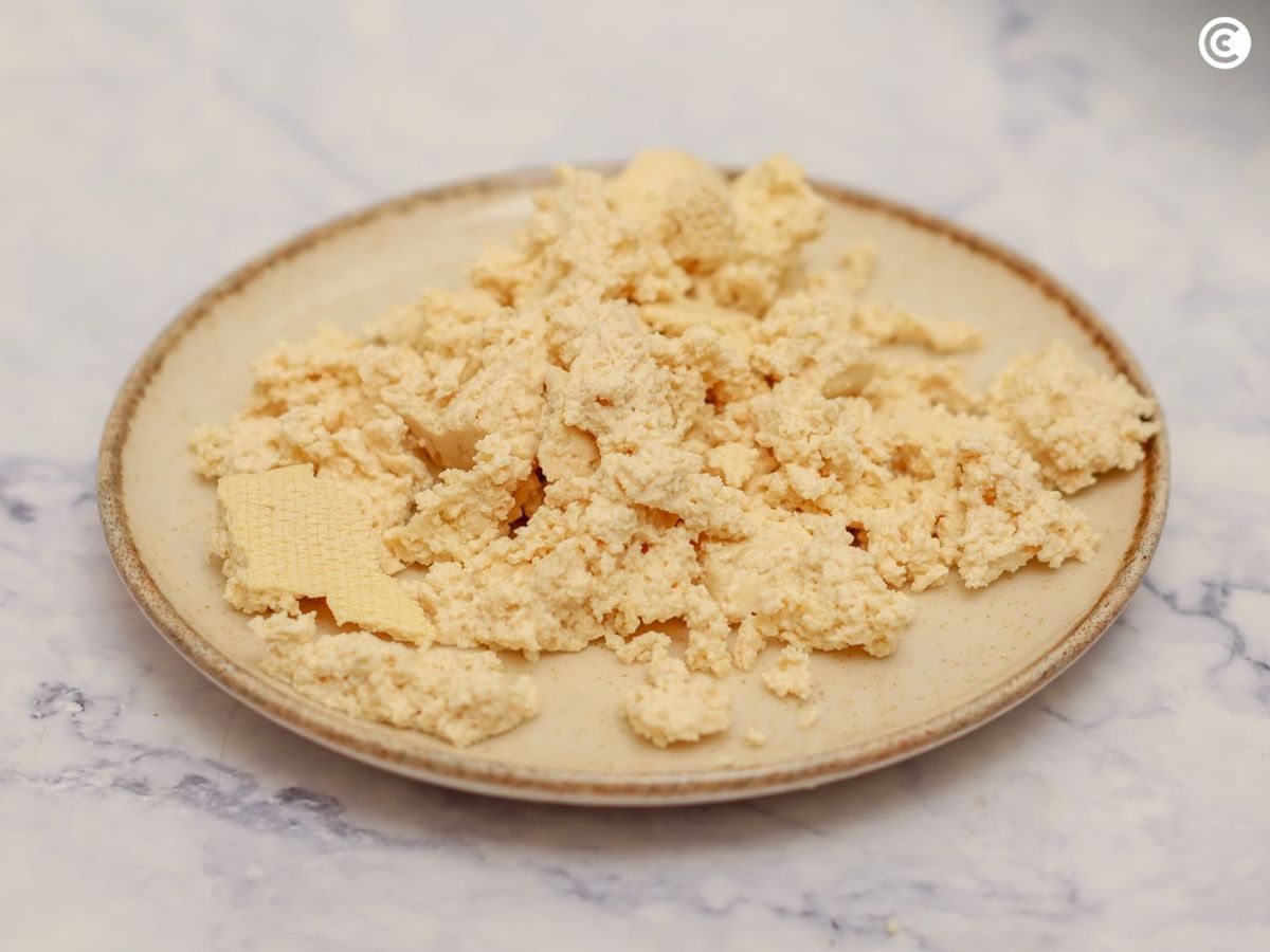 Tofu desmigado para enriquecer las gyozas de verduras