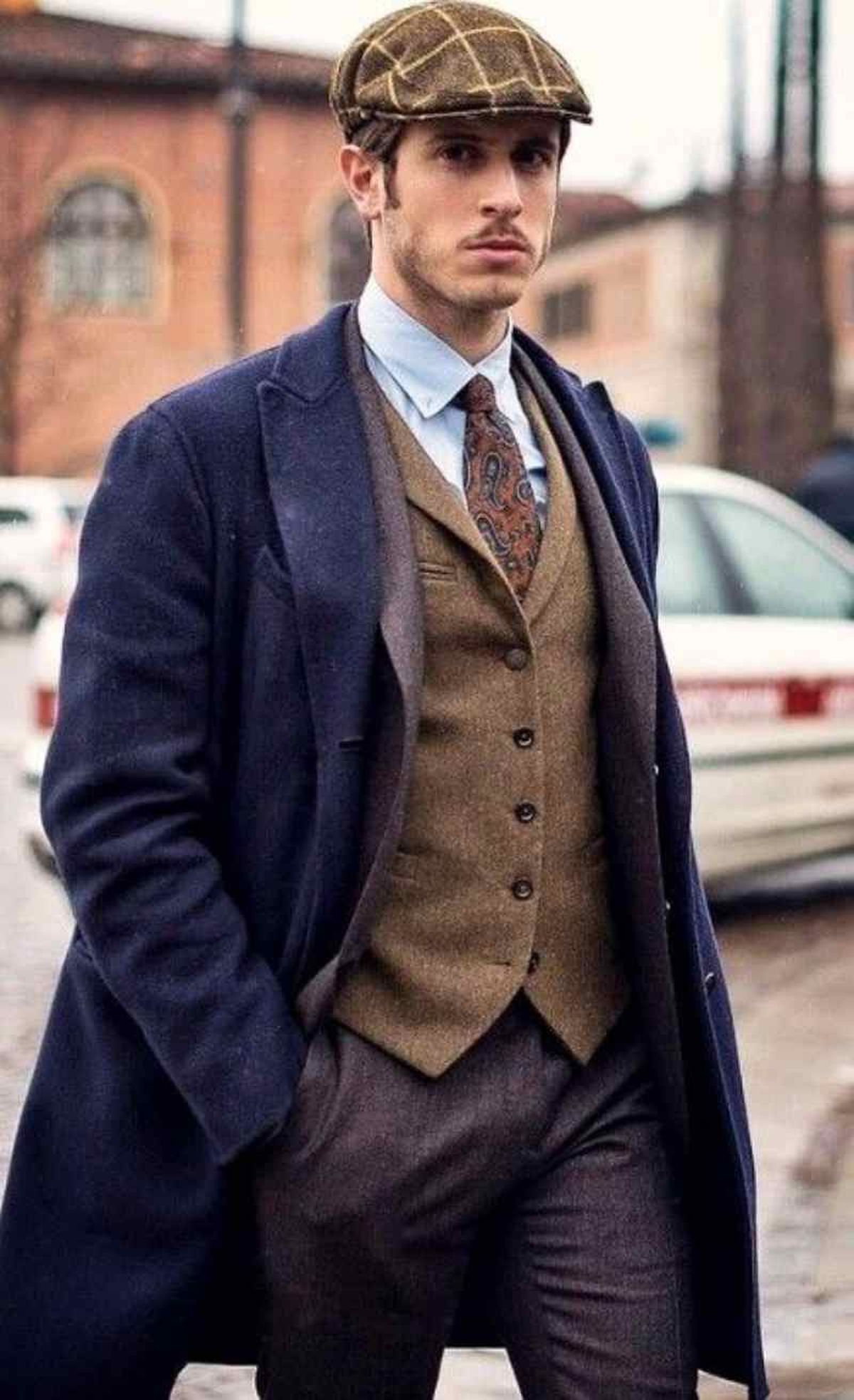 Añade capas a tu outfit para aportar volumen