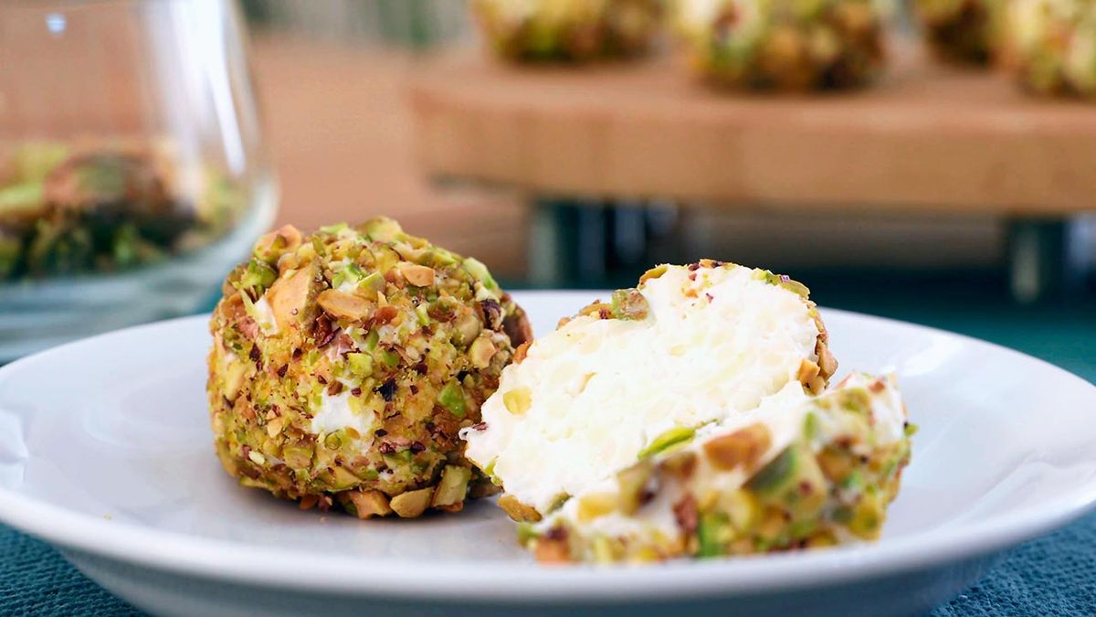 Bombones salados de queso y pistachos  paso 6