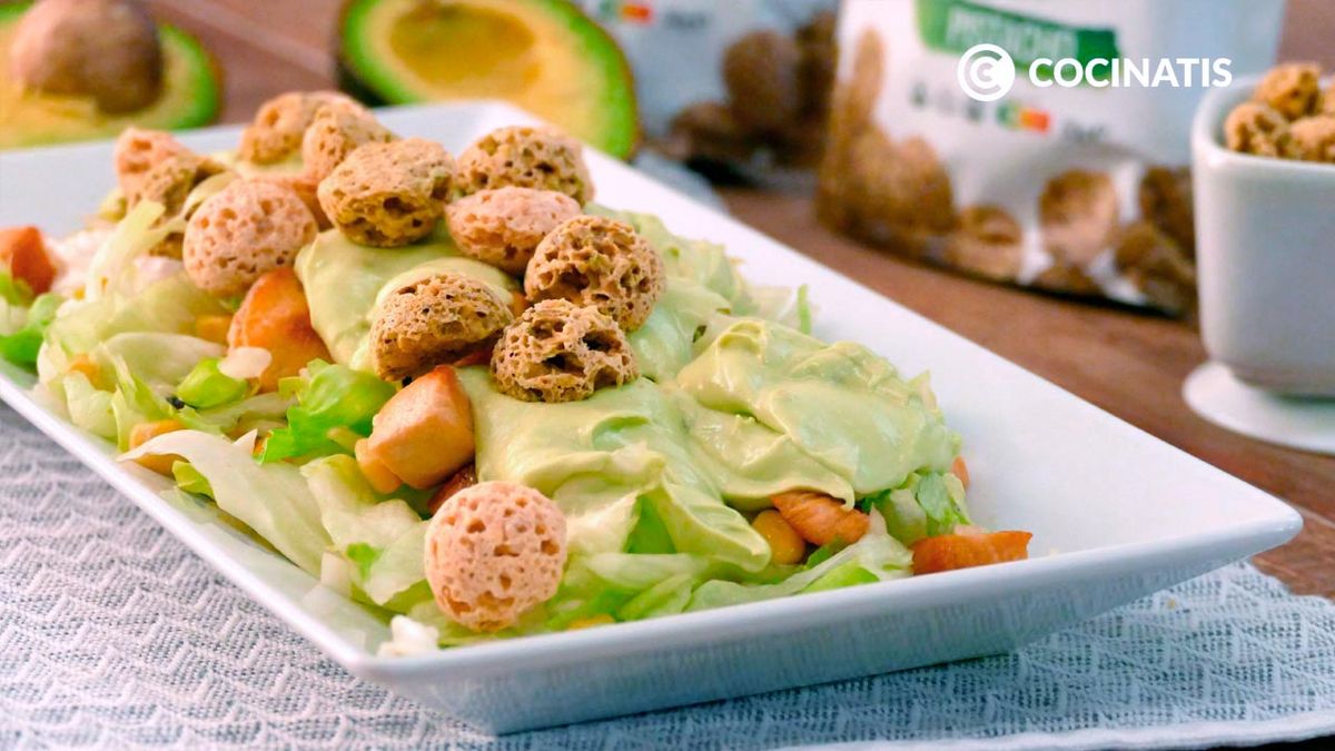 Ensalada de pollo con mayonesa de aguacate
