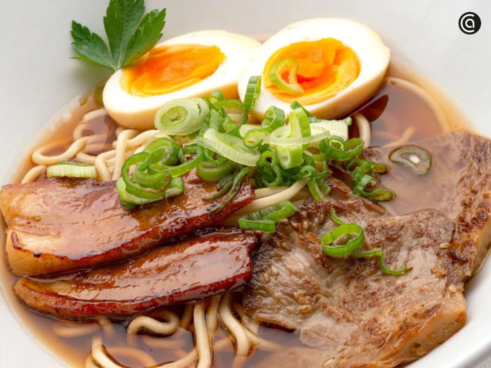 Cada detalle cuenta en un buen ramen: desde el caldo hasta los acompañamientos.