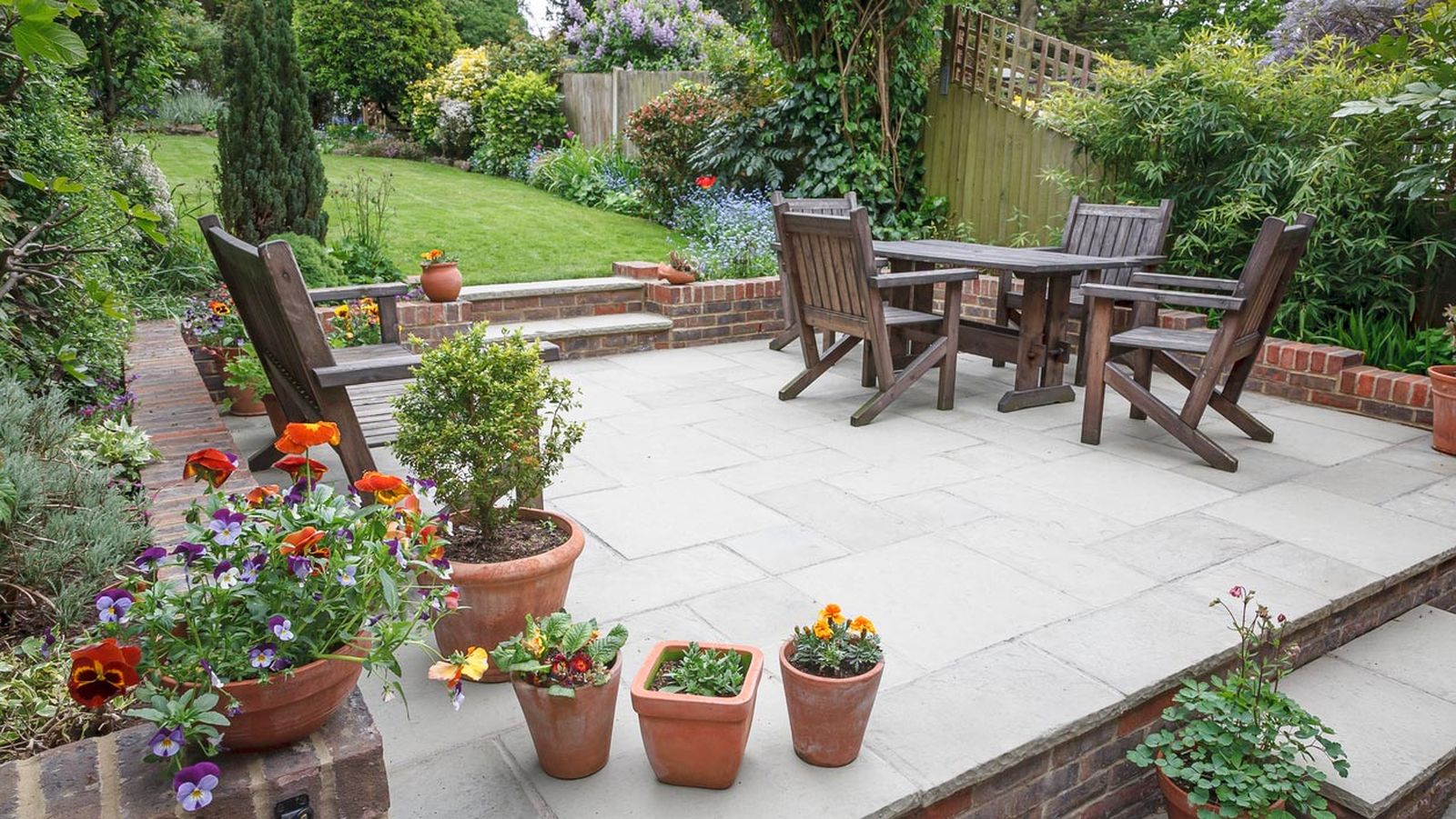 como decorar un jardin grande poco dinero 2