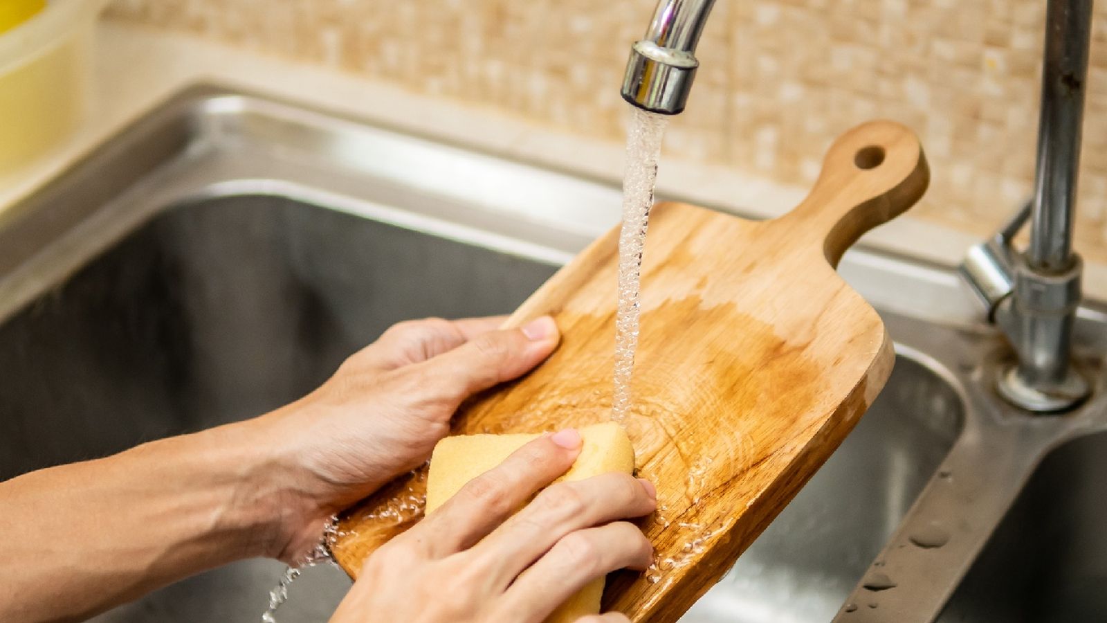 Es importante tener por lo menos dos tablas de cortar separadas