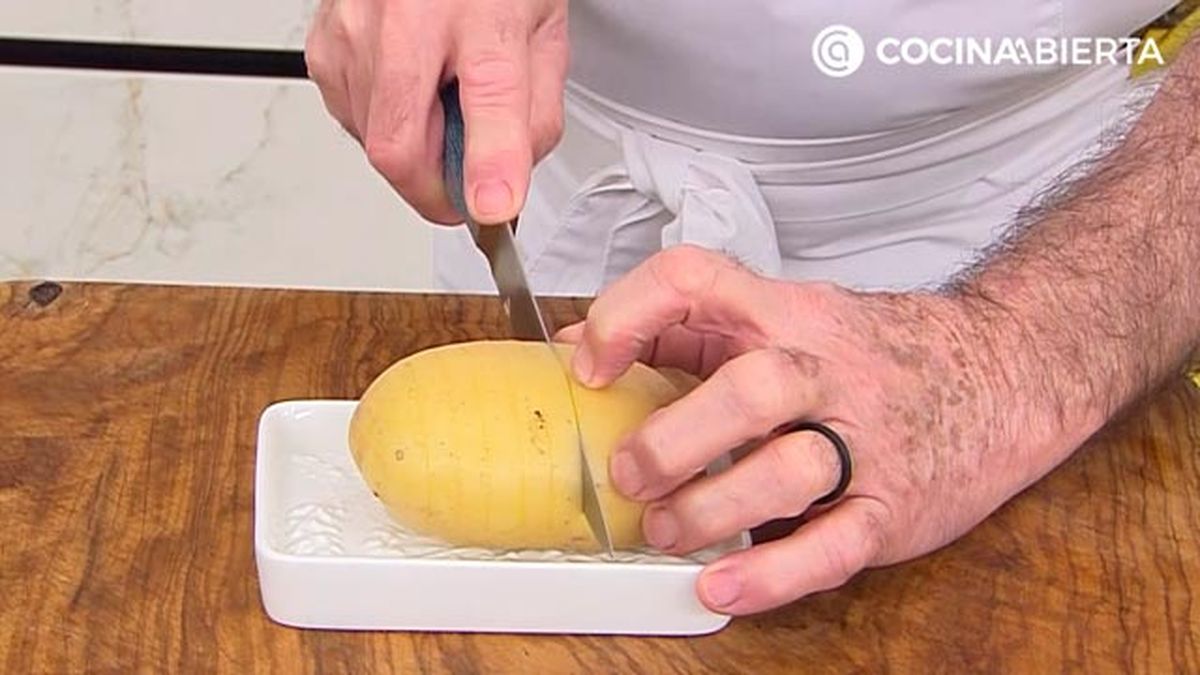 receta patatas hasselback karlos arguinano paso1